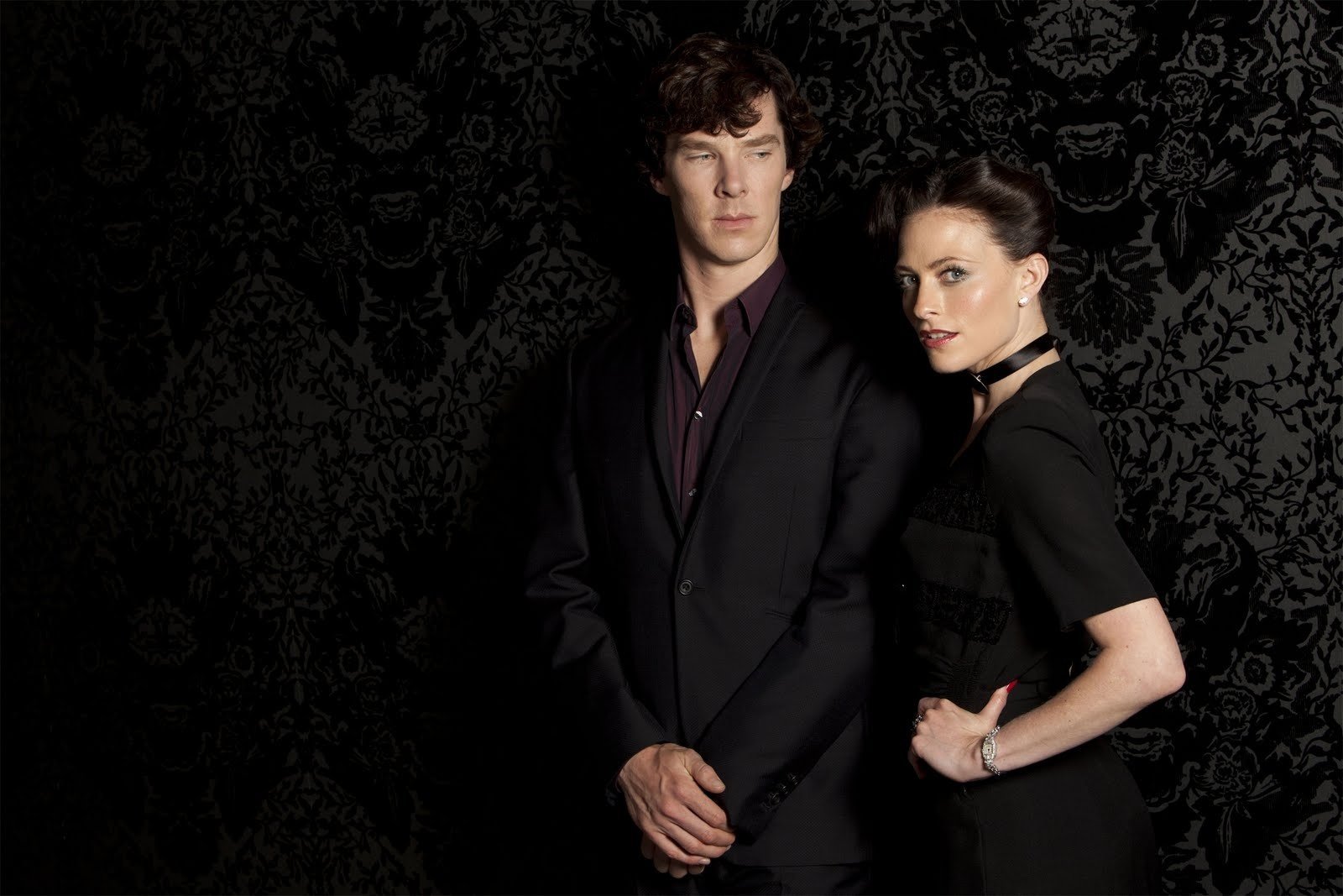 sherlock benedict cumberbatch benedict cumberbatch lara pulver adler holmes série télévisée holmes sherlock bbc série irene adler lara pulver