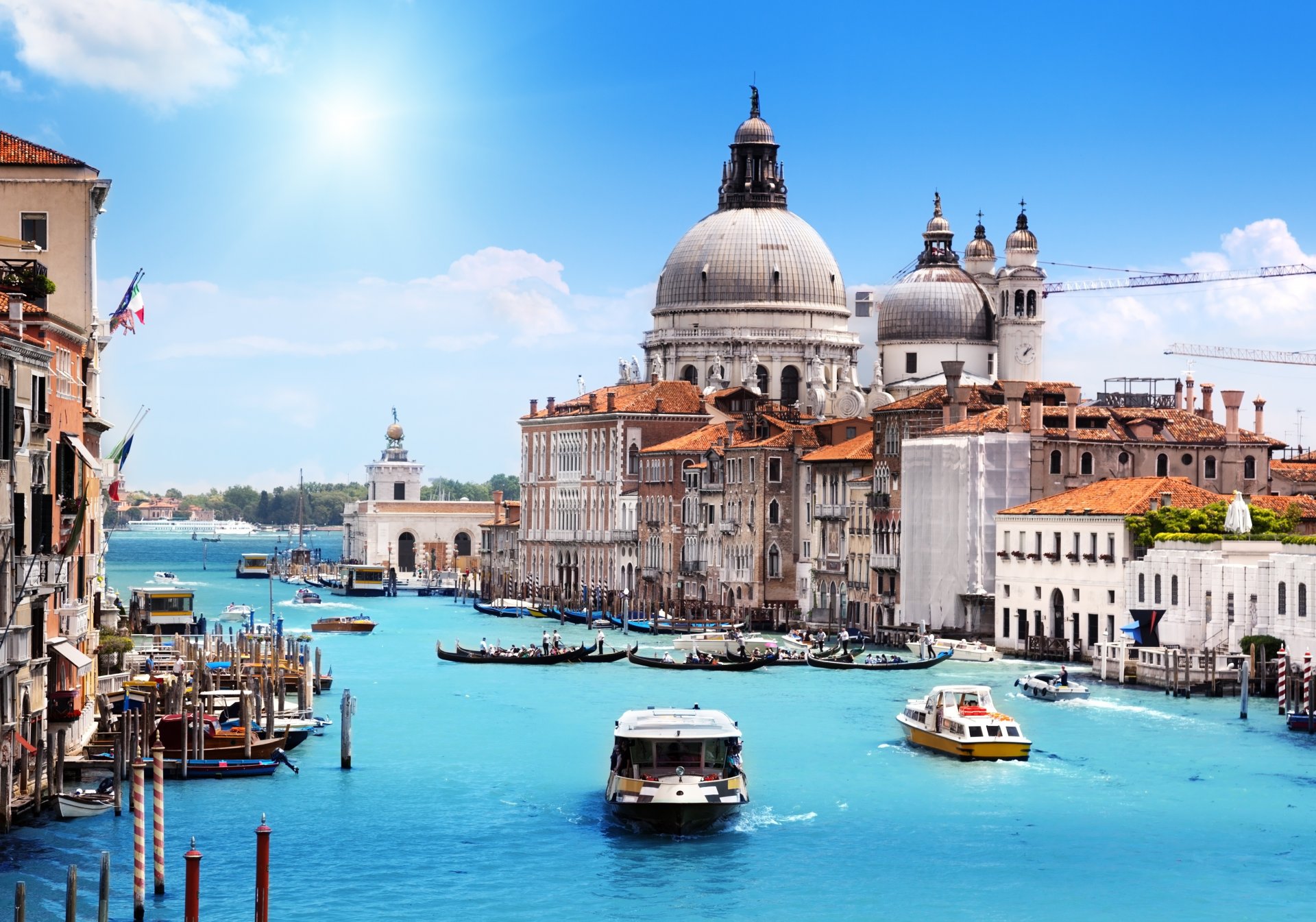 venedig stadt italien santa maria della salute basilika santa maria della salute kathedrale canal grande canal grande architektur meer boote kanal gondeln sonne himmel wolken