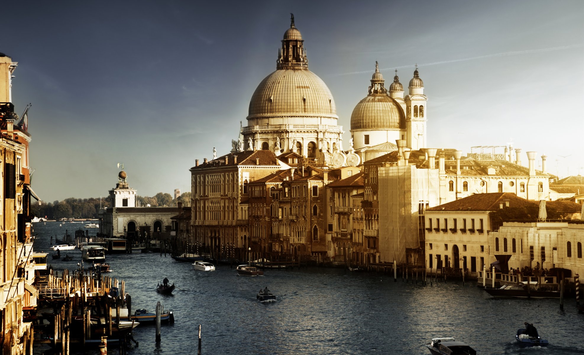 venecia italia canal góndolas barcos edificios arquitectura