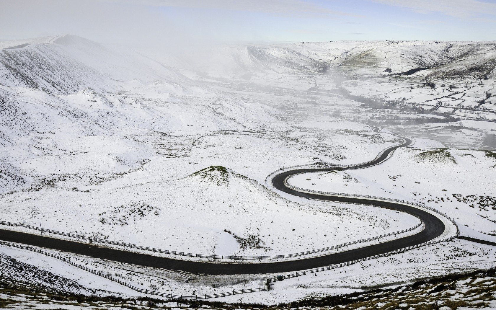 hiver route montagnes neige ciel nuages