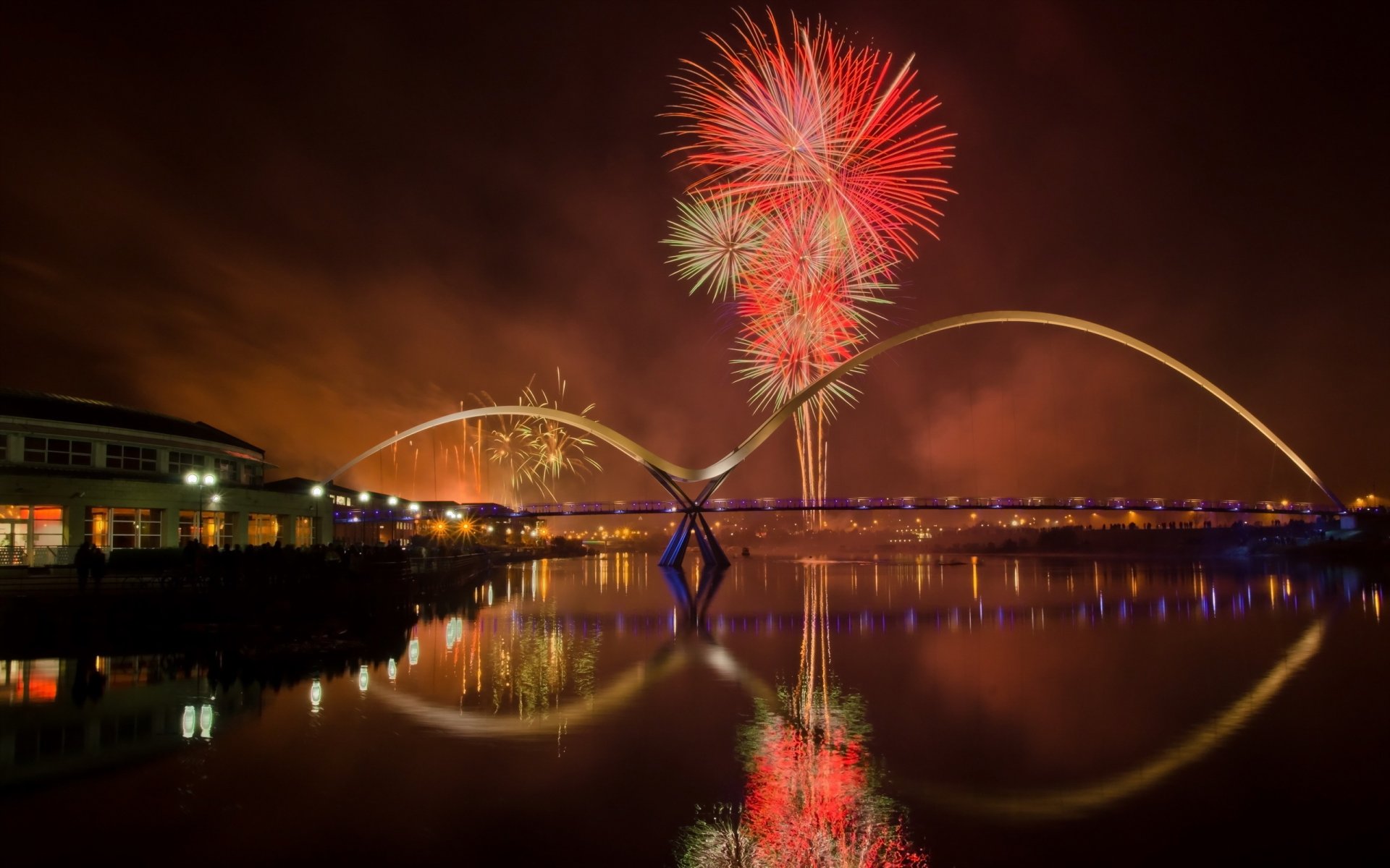 fuegos artificiales stockton puente ciudad río noche