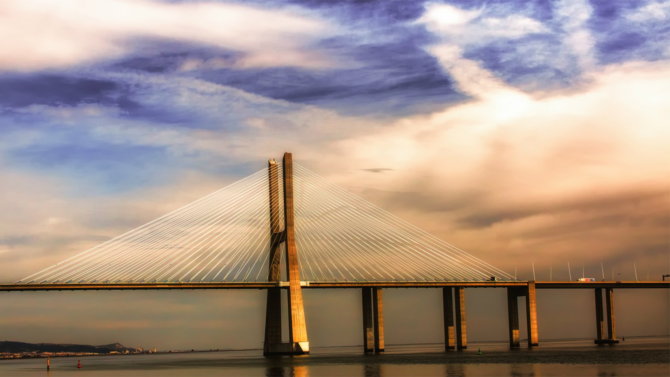 portugal lisbonne pont rivière tage bleu ciel nuages nuages