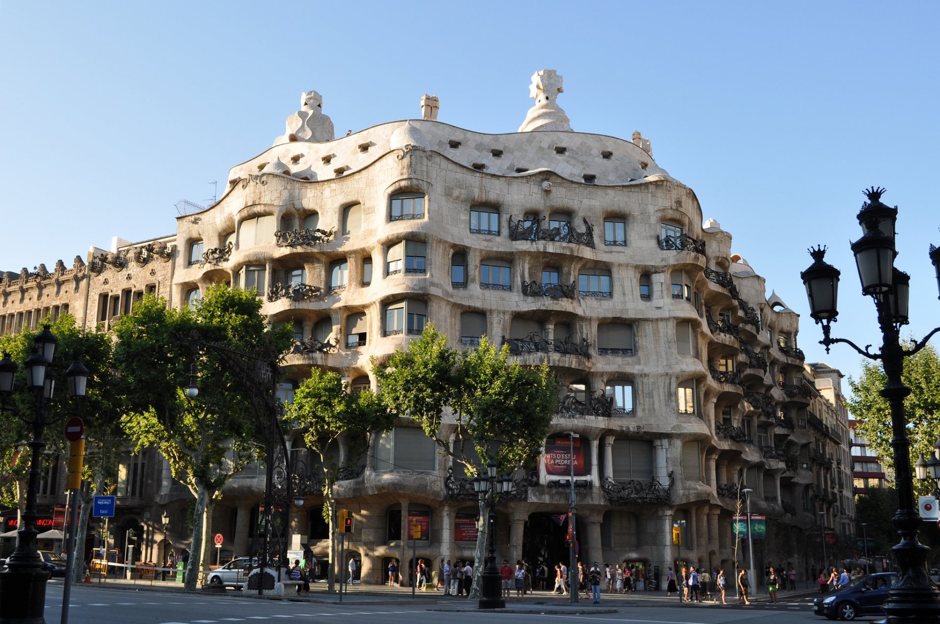 barcelona hiszpania casa mila la pedrera antonio gaudiego budynek