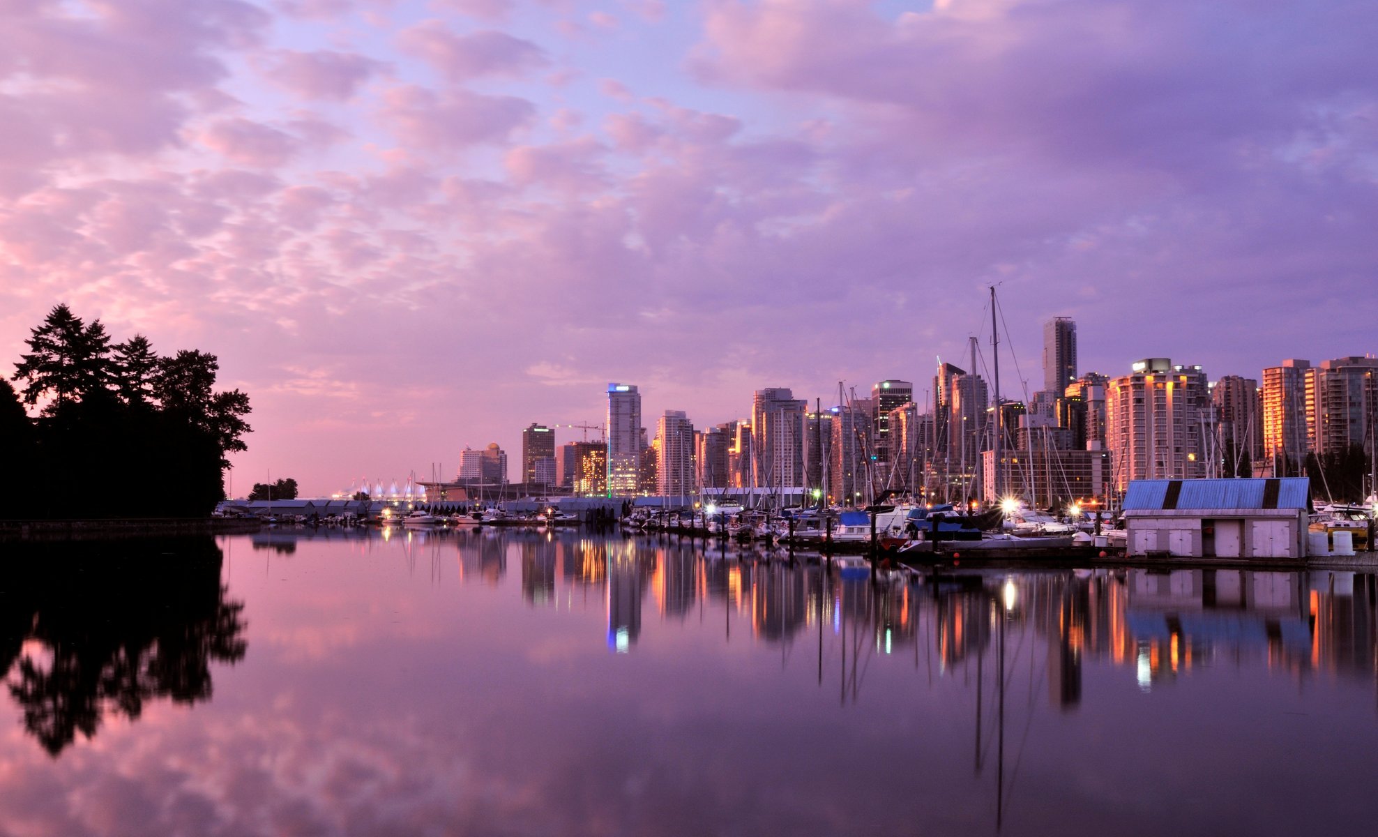 vancouver kanada świt chmury budynki drapacze chmur przystań ocean jachty