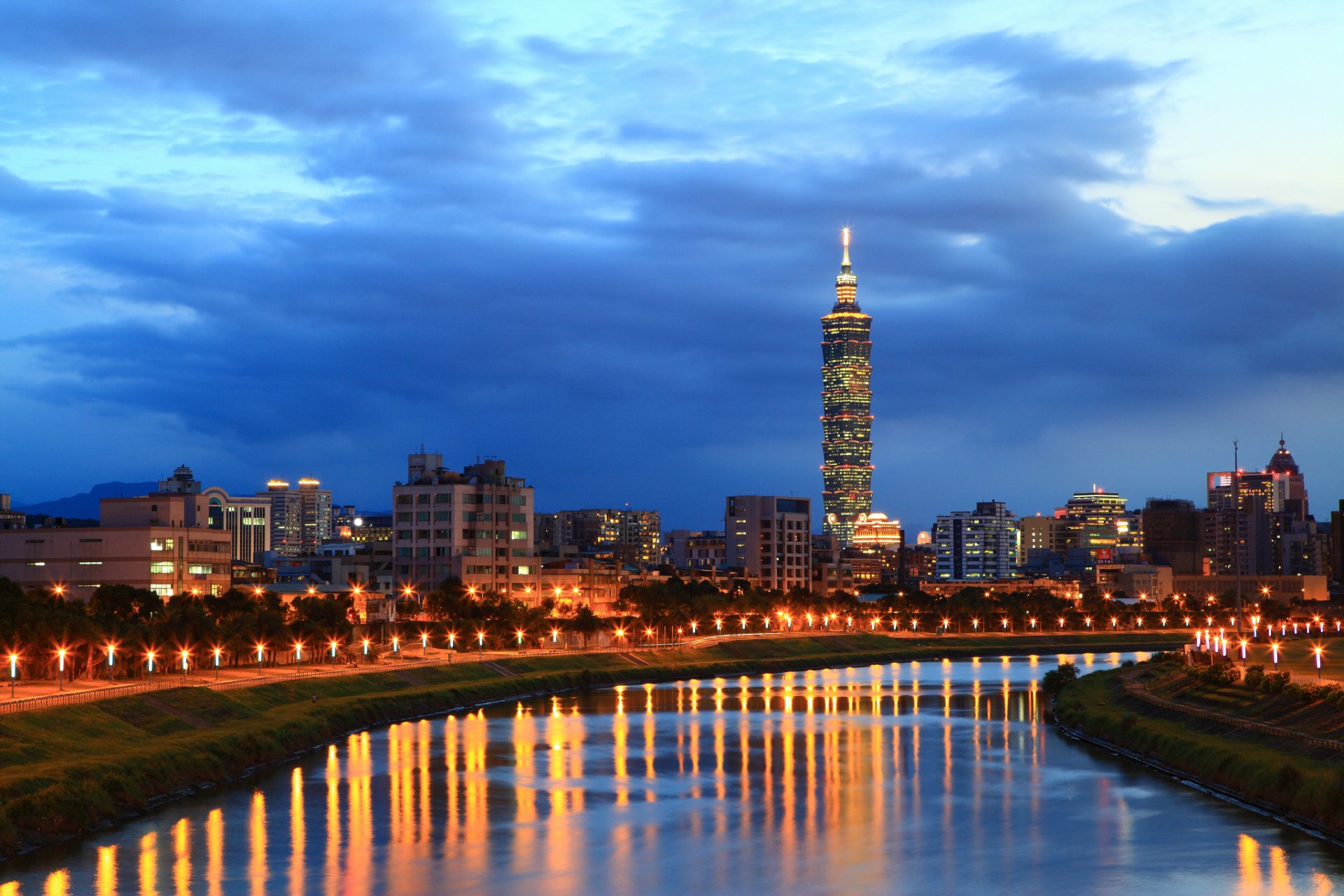 chine république populaire de chine taiwan taipei ville rivière soirée ciel nuages lumière lumières lanternes réflexion nuages