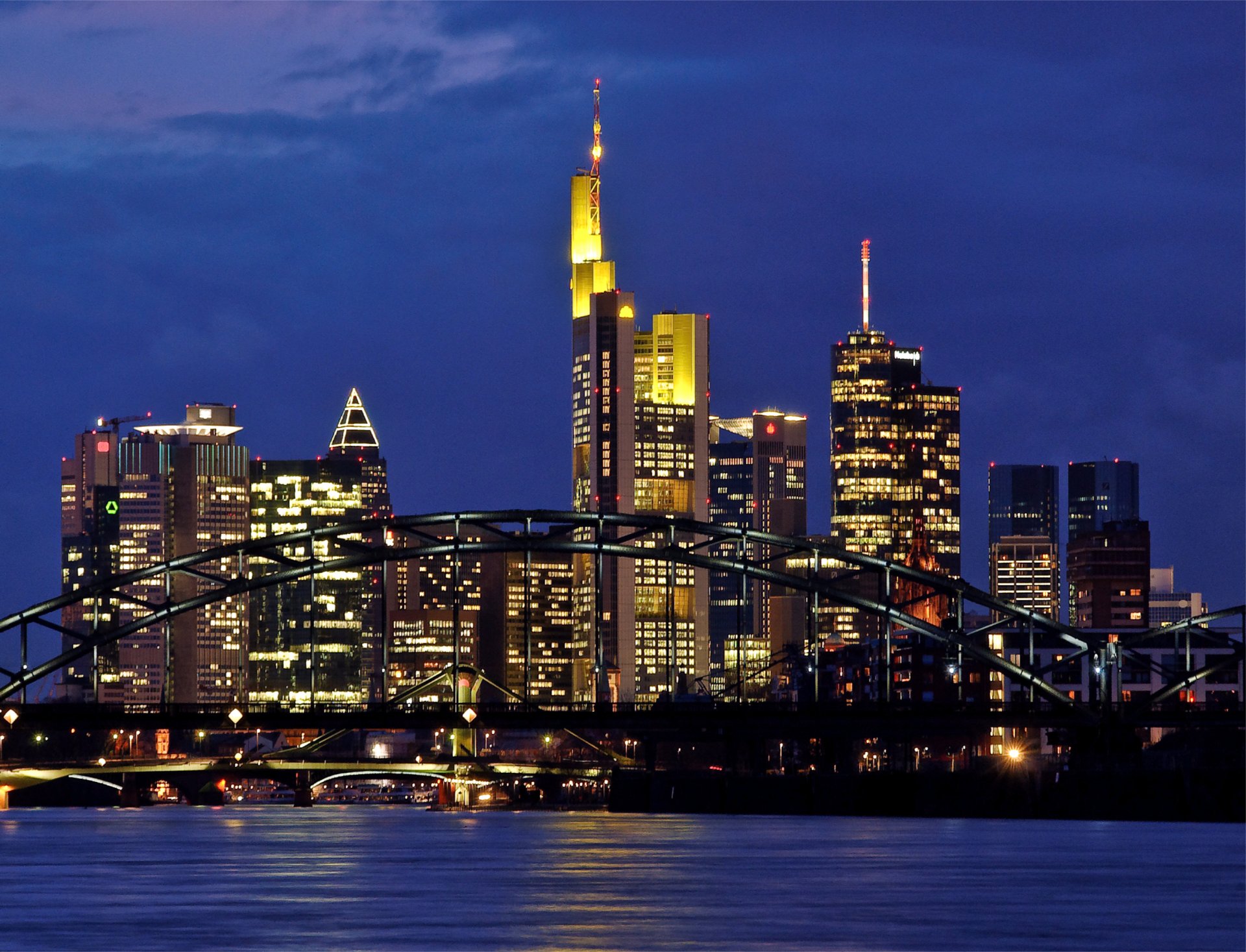 germania francoforte sul meno francoforte sul meno sera metropoli grattacieli illuminazione ponte fiume