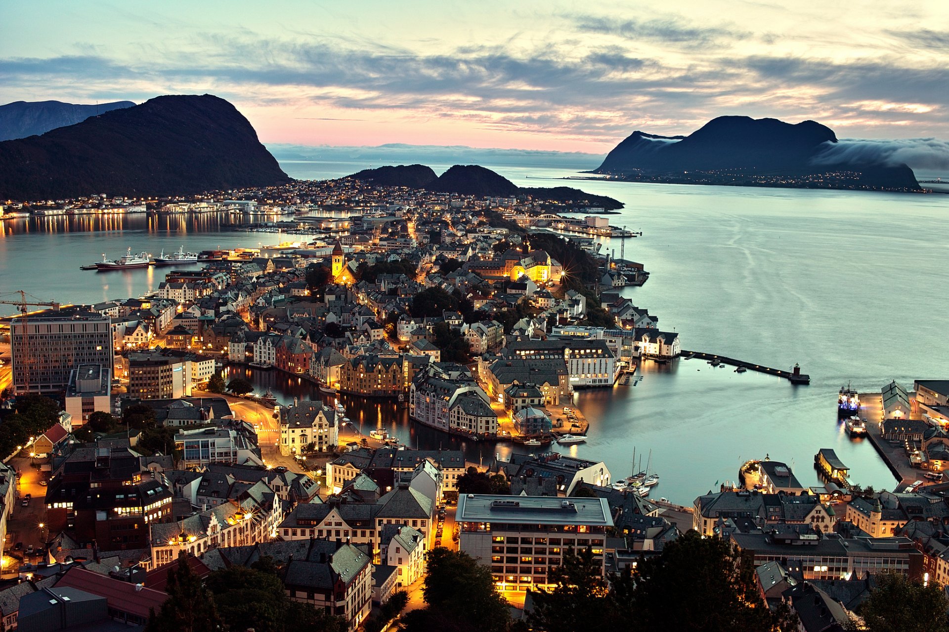 norwegen ålesund stadt meer panorama abend