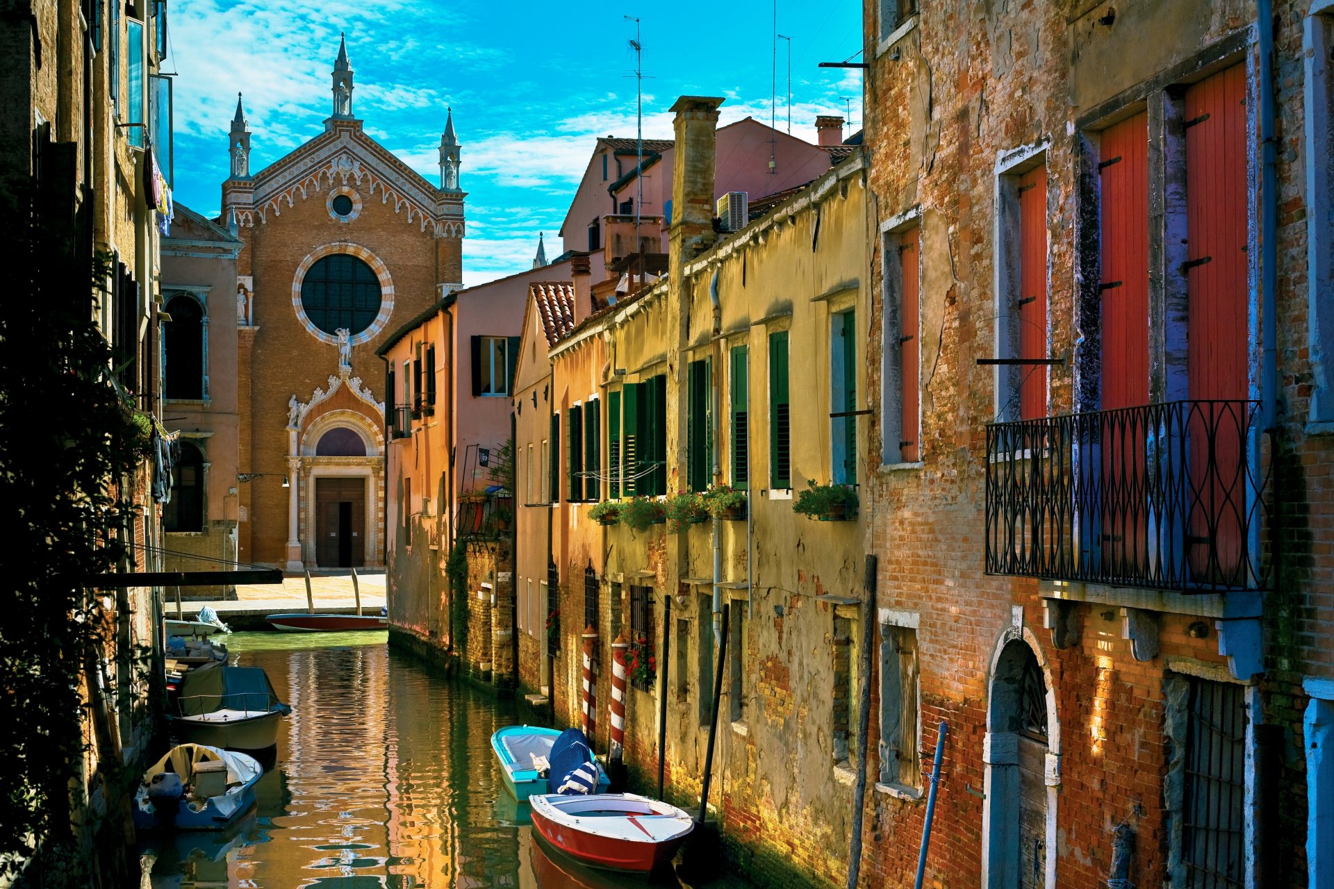 venezia italia case vecchio strada canale acqua gondole barche