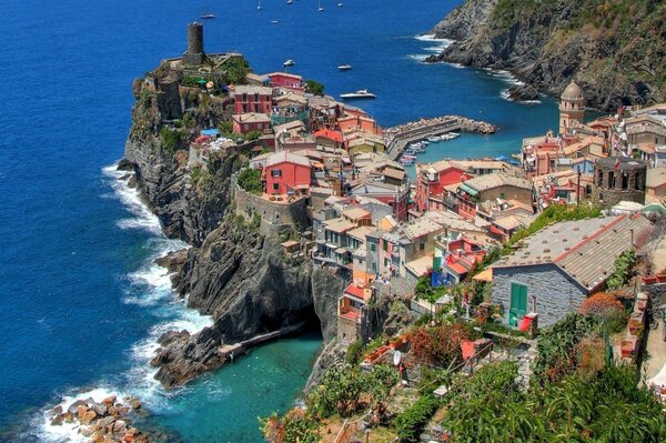 Vue de dessus sur la côte de la mer de Ligurie