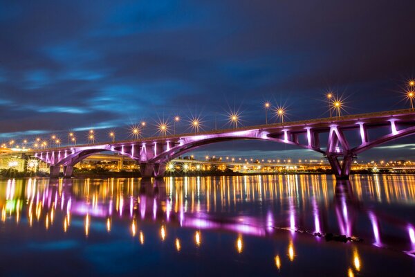 Lanterns are reflected on the river in night China