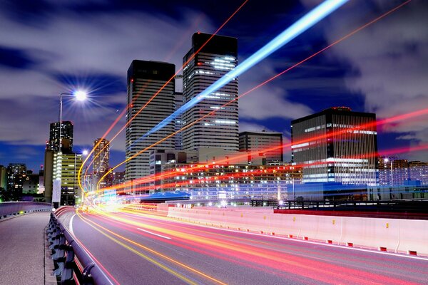 Luces nocturnas en la ciudad de Tokio