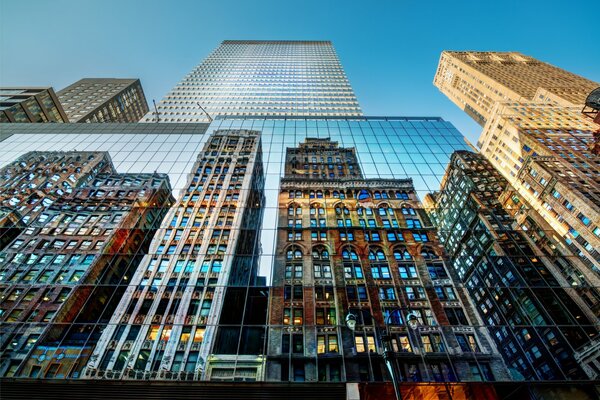 En nueva York, los edificios se reflejan entre sí, creando sensaciones increíbles