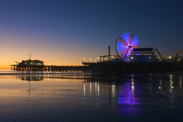 Tramonto a Los Angeles sulla costa