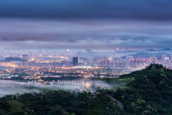 Città Di Taiwan il suo calcolo e foschia