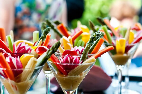 Cocktails de fruits sur la table