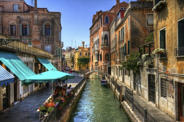 Canal de Venise avec les gandoles