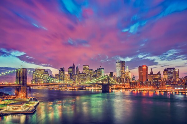 El colorido puente de Brooklyn. Manhattan