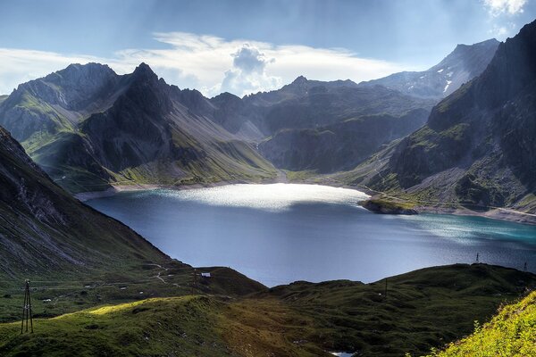 Österreichs schönster See im Sommer in den Bergen