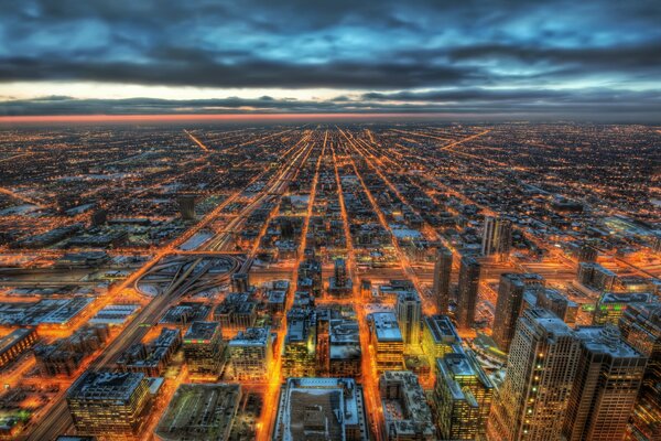 Ville de nuit avec des gratte-ciel dans le Midwest à vol d oiseau