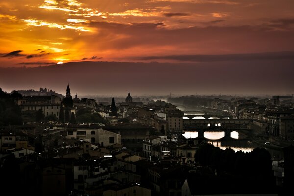 Orange Sonnenuntergang, Zwielicht Stadt