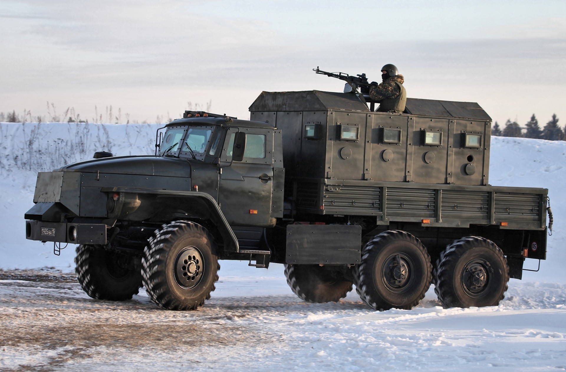 ural-4320 zvezda-v samochód pancerny