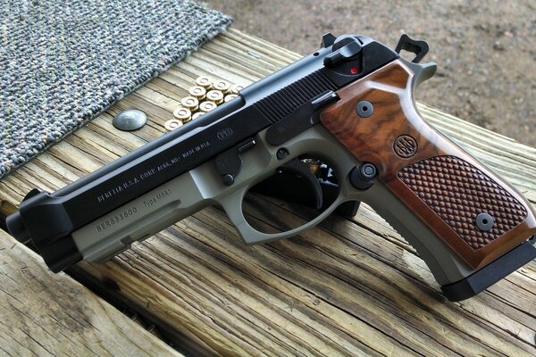 Photo of a Beretta pistol with cartridges