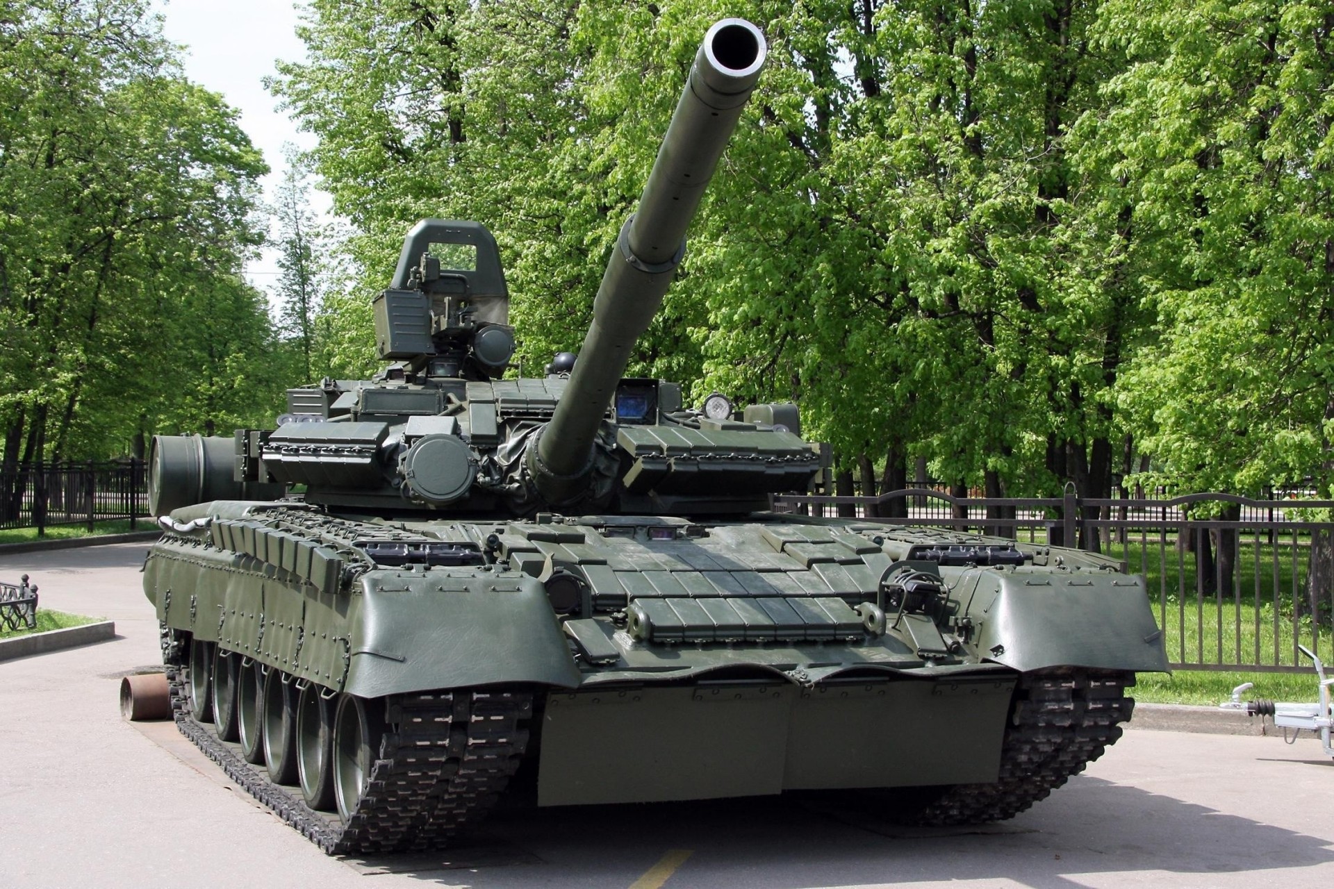 t-80 park shayrskaya horse tank track