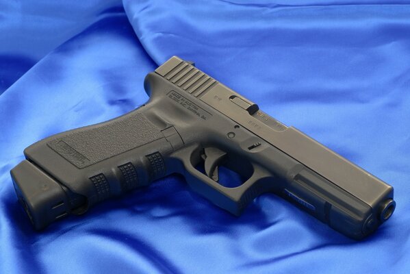 Title automatische Glock 18 geladene Pistole