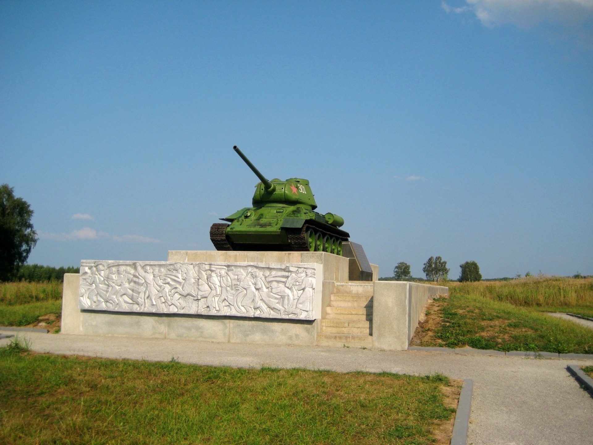 monument t-34-85 borodino tank the field