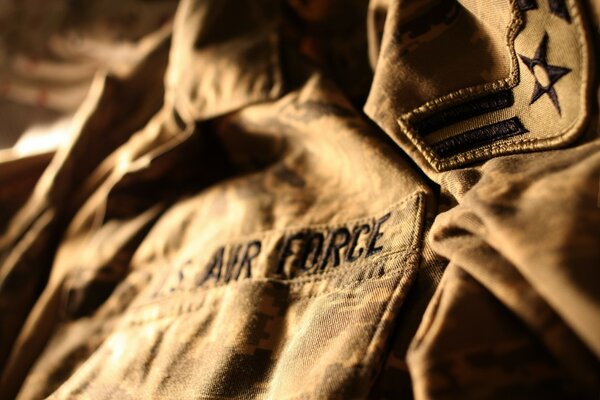 Uniforme militar de la fuerza aérea, color marrón claro