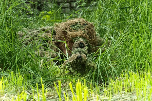 Excellent camouflage on a sniper in an ambush