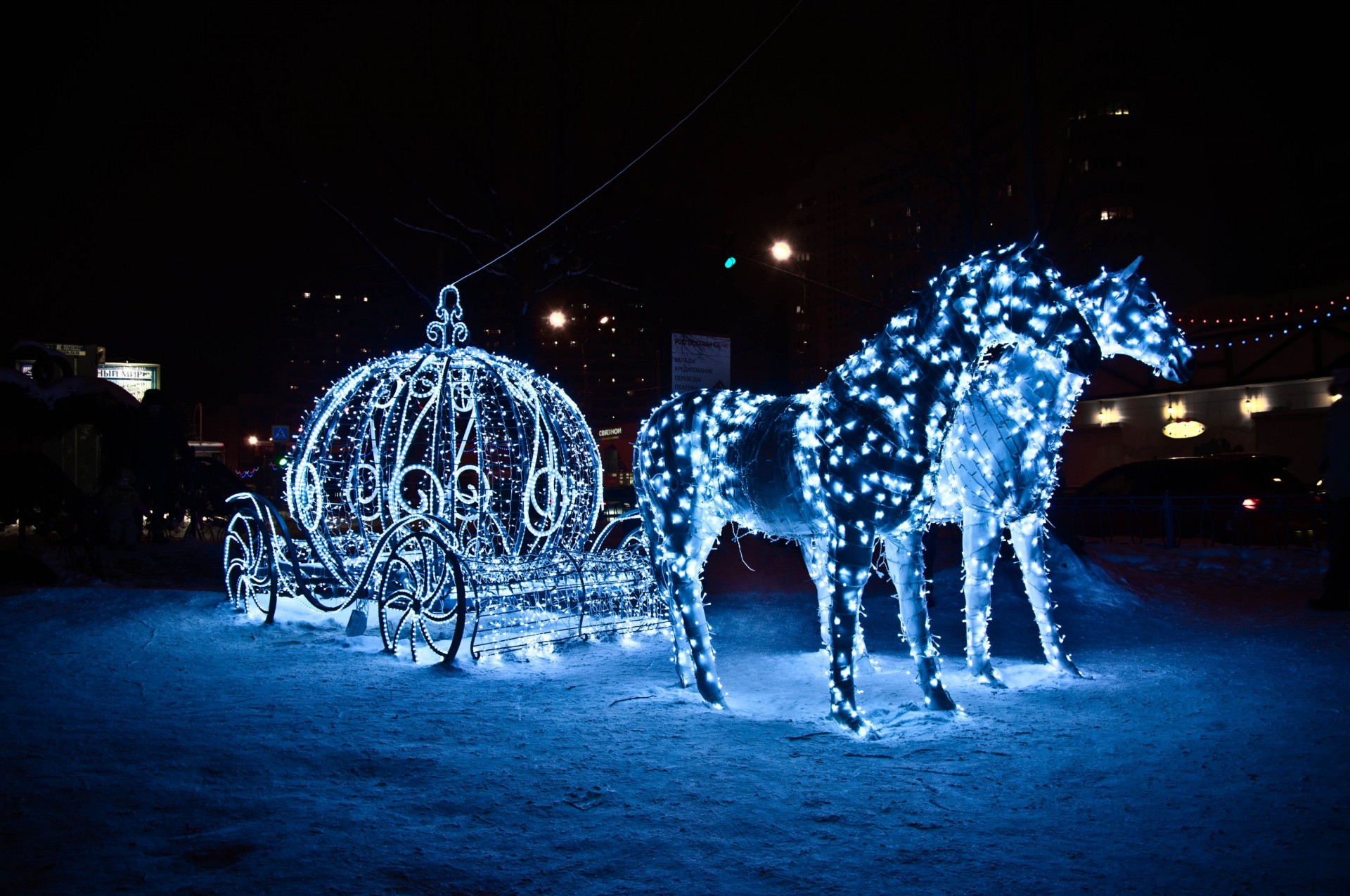 neige chevaux hiver carrosse guirlande