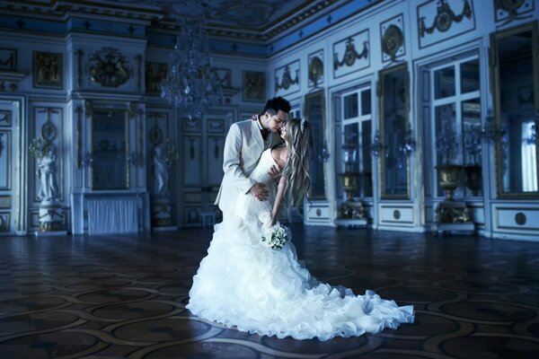 Eine wunderschöne Hochzeit. Braut und Bräutigam