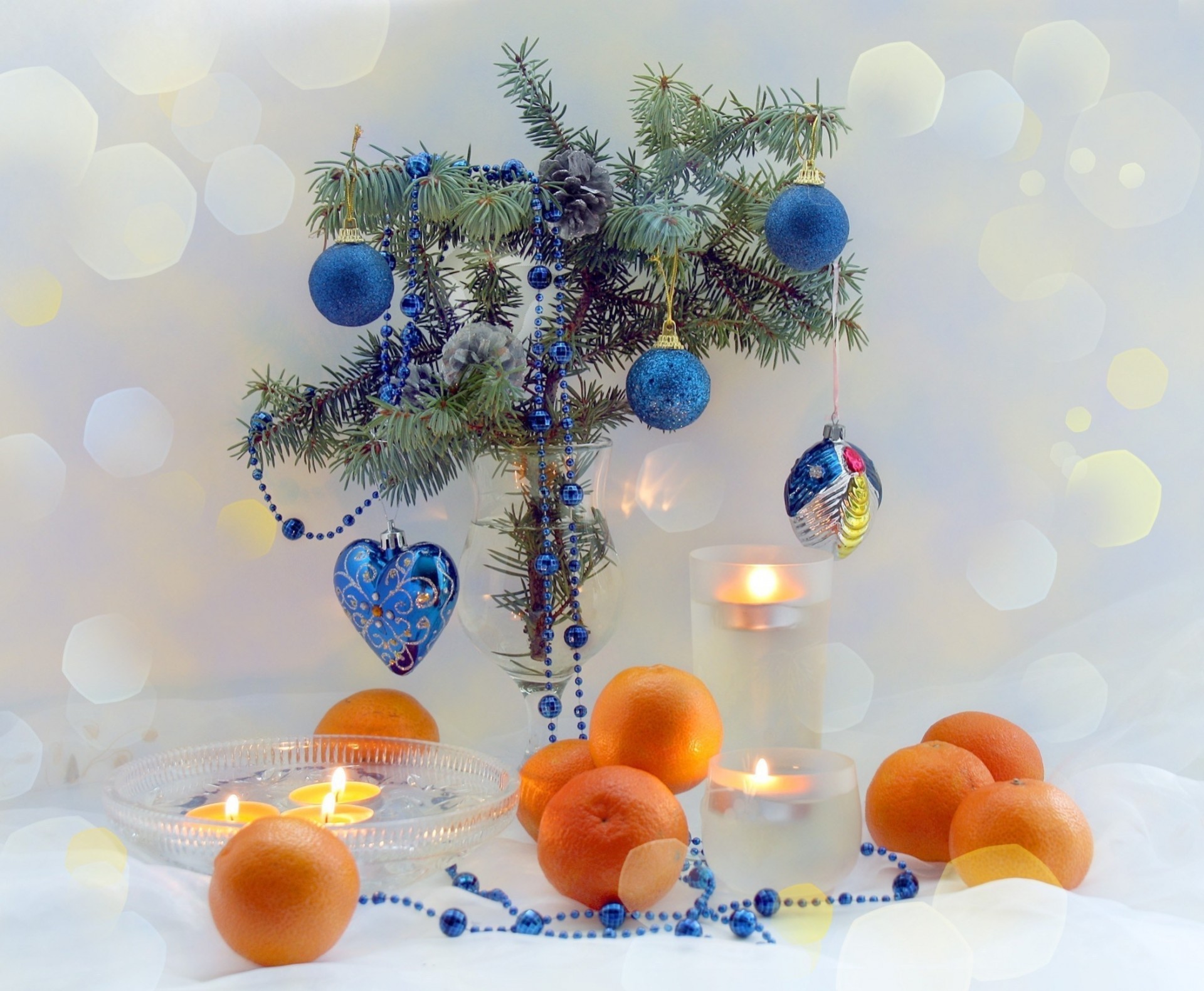 arbre de noël nouvel an fruits vacances bougies coeur bleu mandarines branches décoration de noël seau table brochettes couleurs