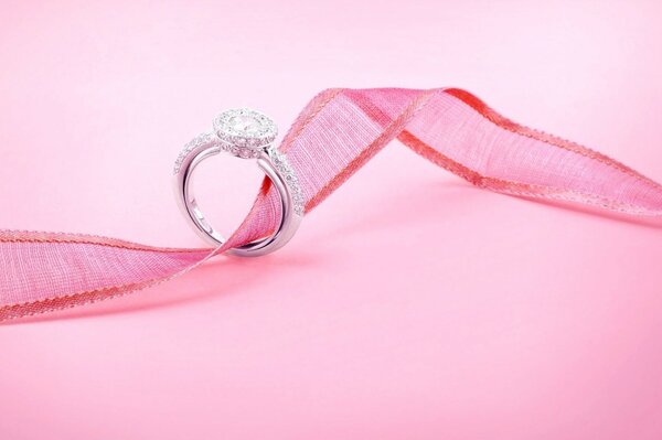 Belle bague et ruban rose