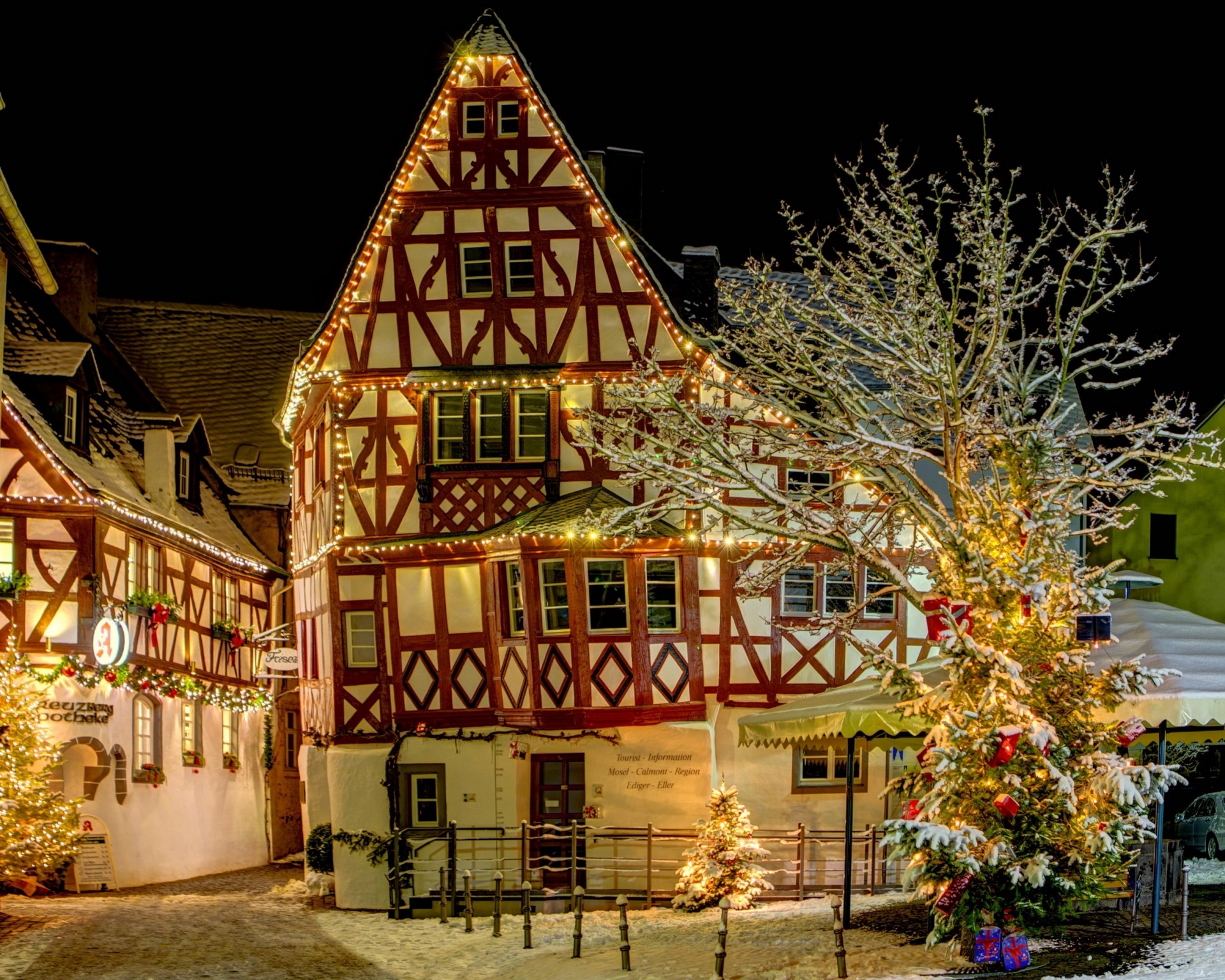 arbre de noël nuit maison allemagne hiver