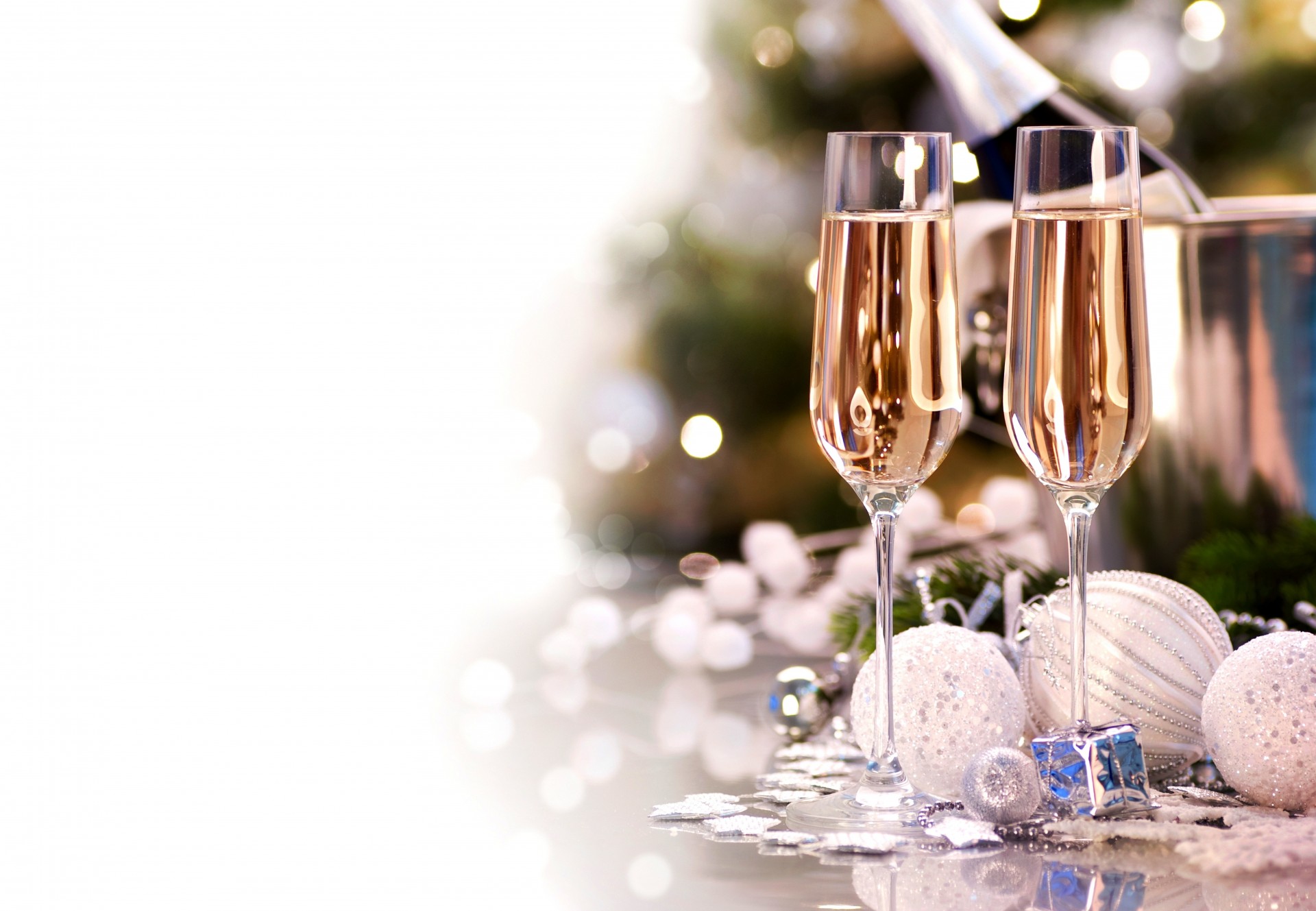 champagne natale capodanno occhiali palle giocattoli decorazione vacanze bianco