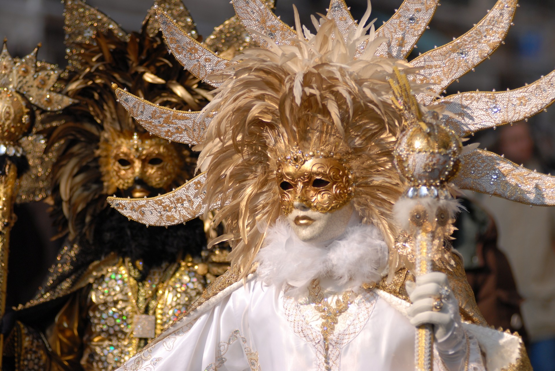 photo masque costumes venise or noir blanc carnaval