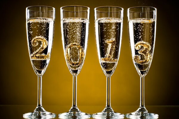 Champagne acercará la fiesta, año nuevo 2013