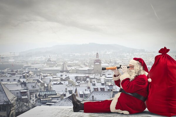 Ein Kind auf einem Schlitten an Weihnachten