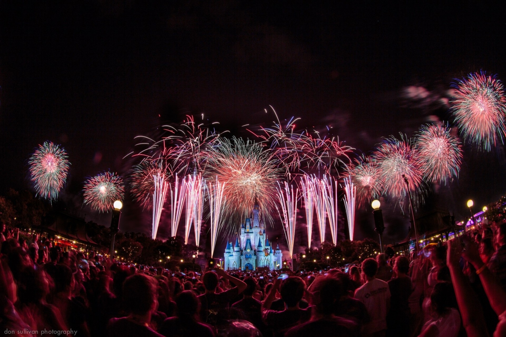 nuit feux d artifice disney royaume magique décoration de noël