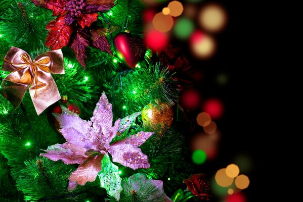 Christmas decorations on the Christmas tree bows garland