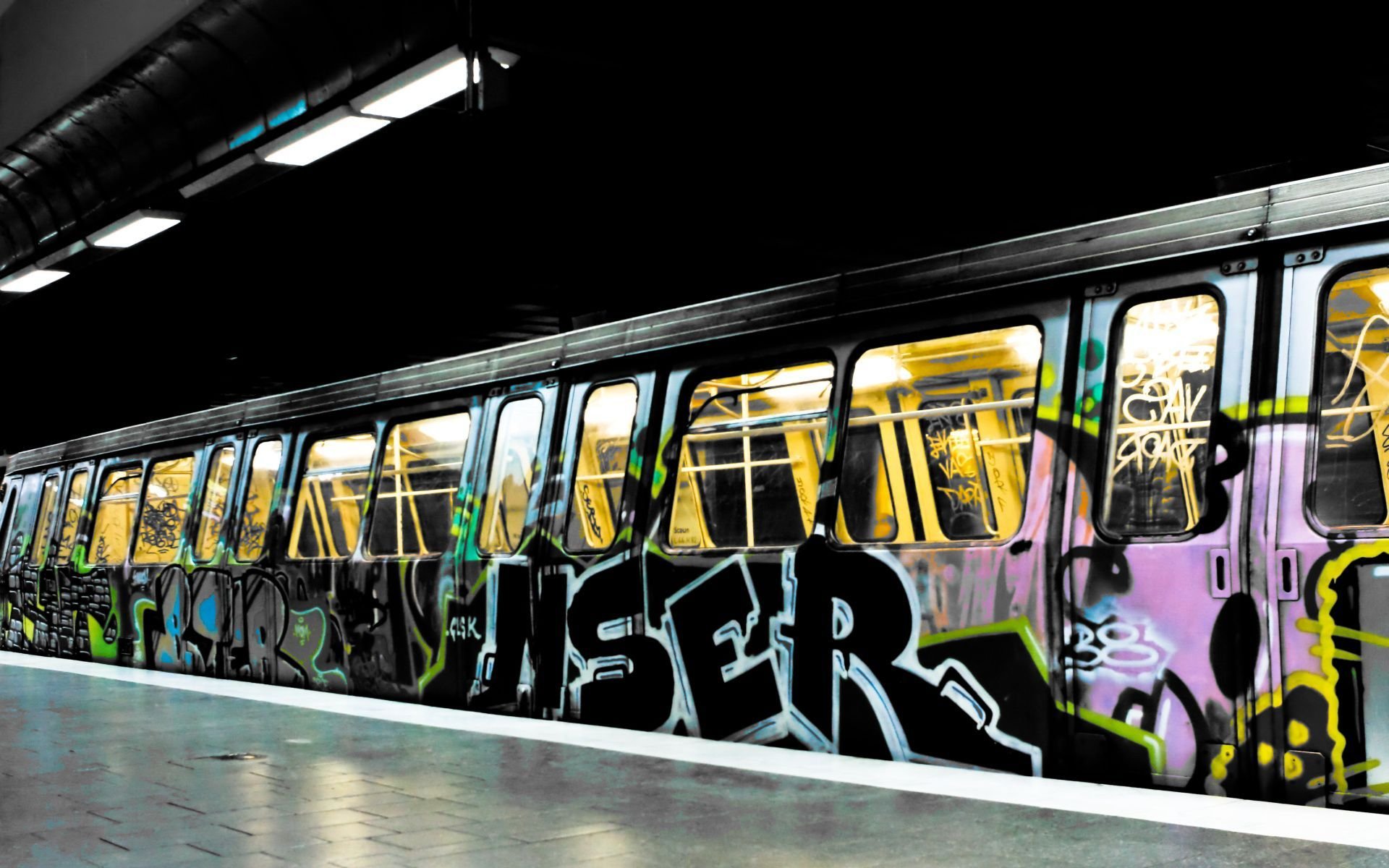 stadt u-bahn zug graffiti farben inschriften zeichnungen licht eisenbahn farben inschrift 1920x1200