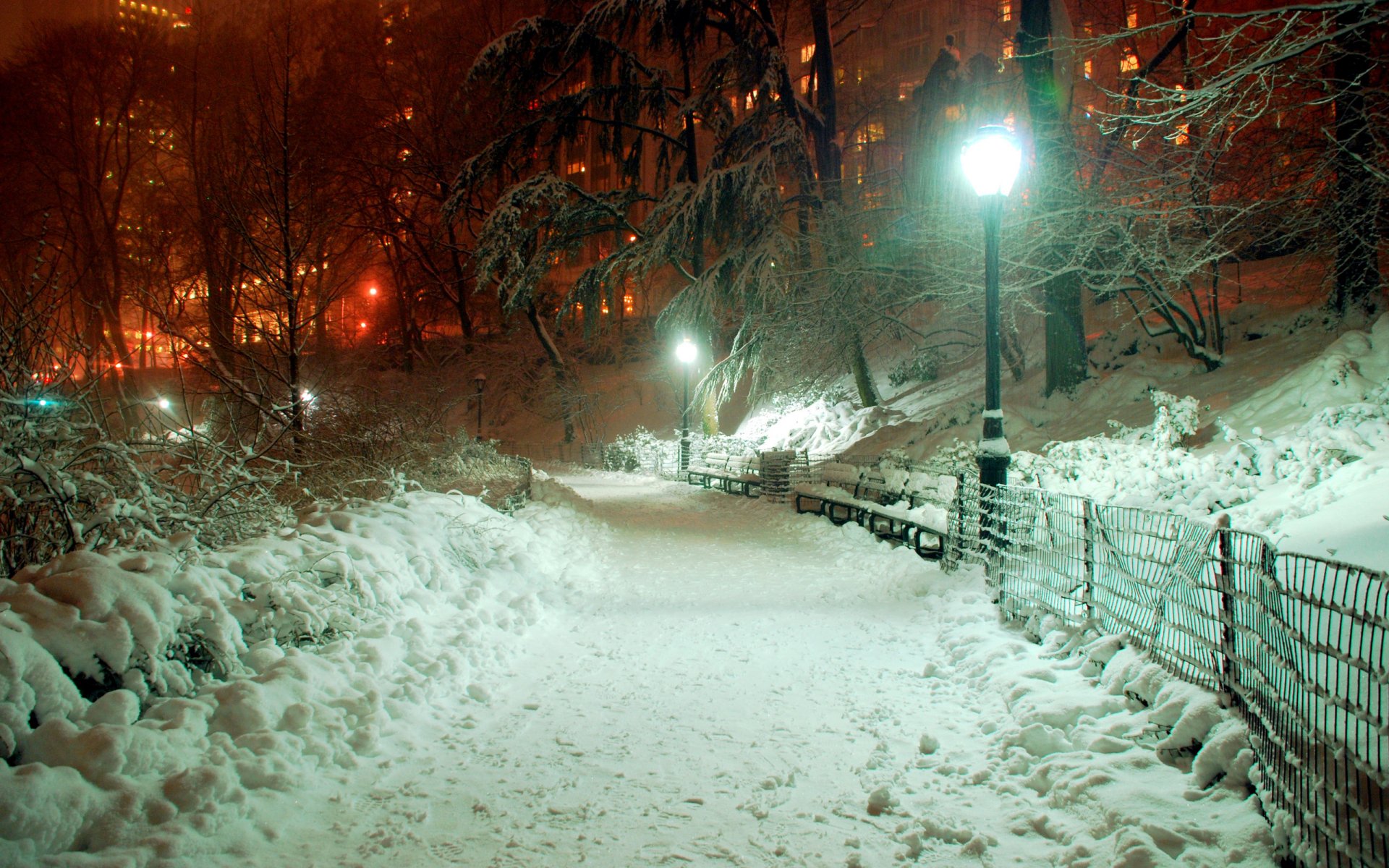 stadt laterne schnee licht gebäude park abend pflaster zaun bäume