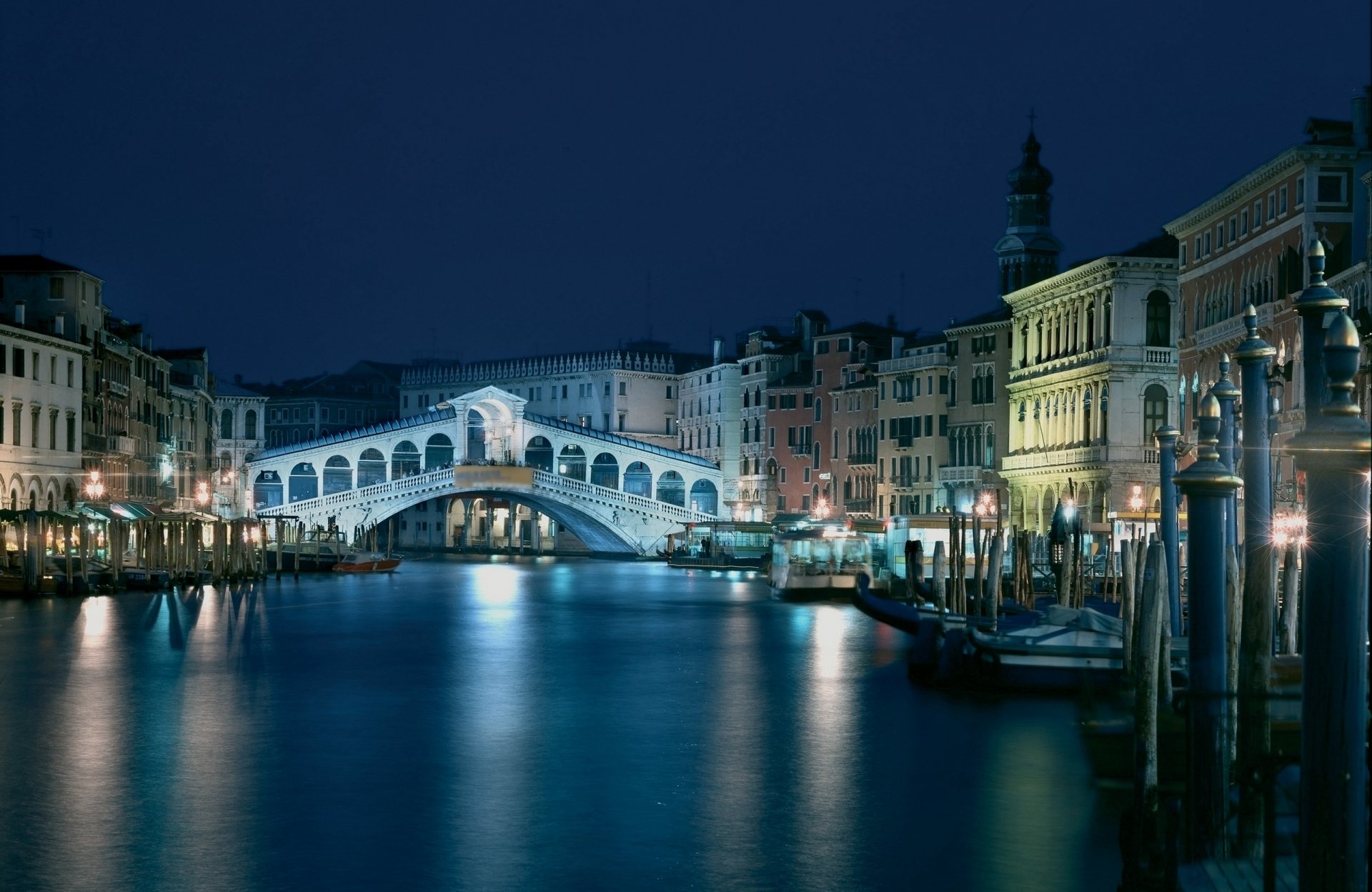 venezia italia architettura edifici ponte canale notte bello blu vista paesaggio