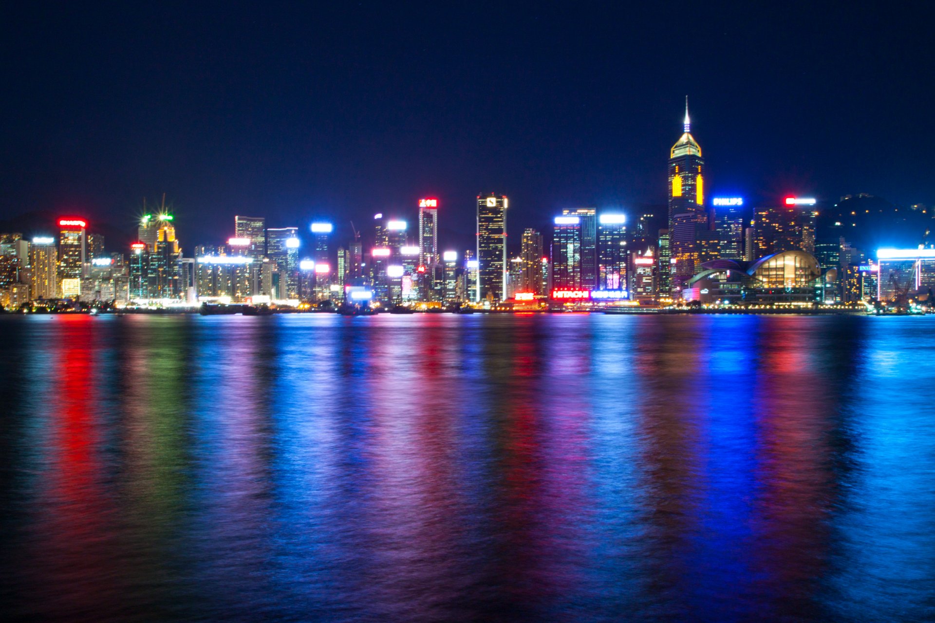 hong kong china puerto victoria mar noche luces iluminación metrópolis rascacielos