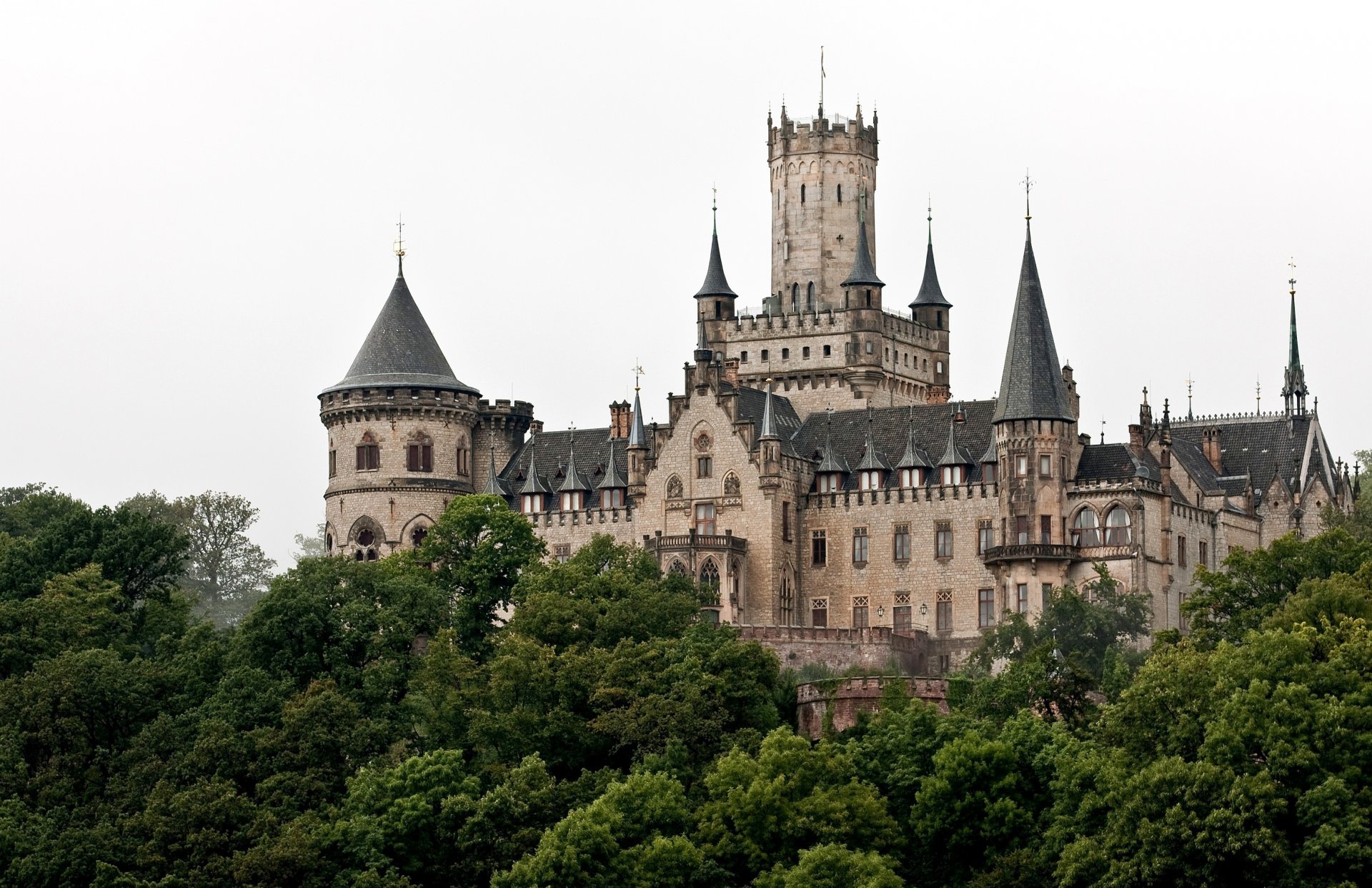 deutschland hannover schloss marienburg neugotisch schloss marienburg türme türme bäume