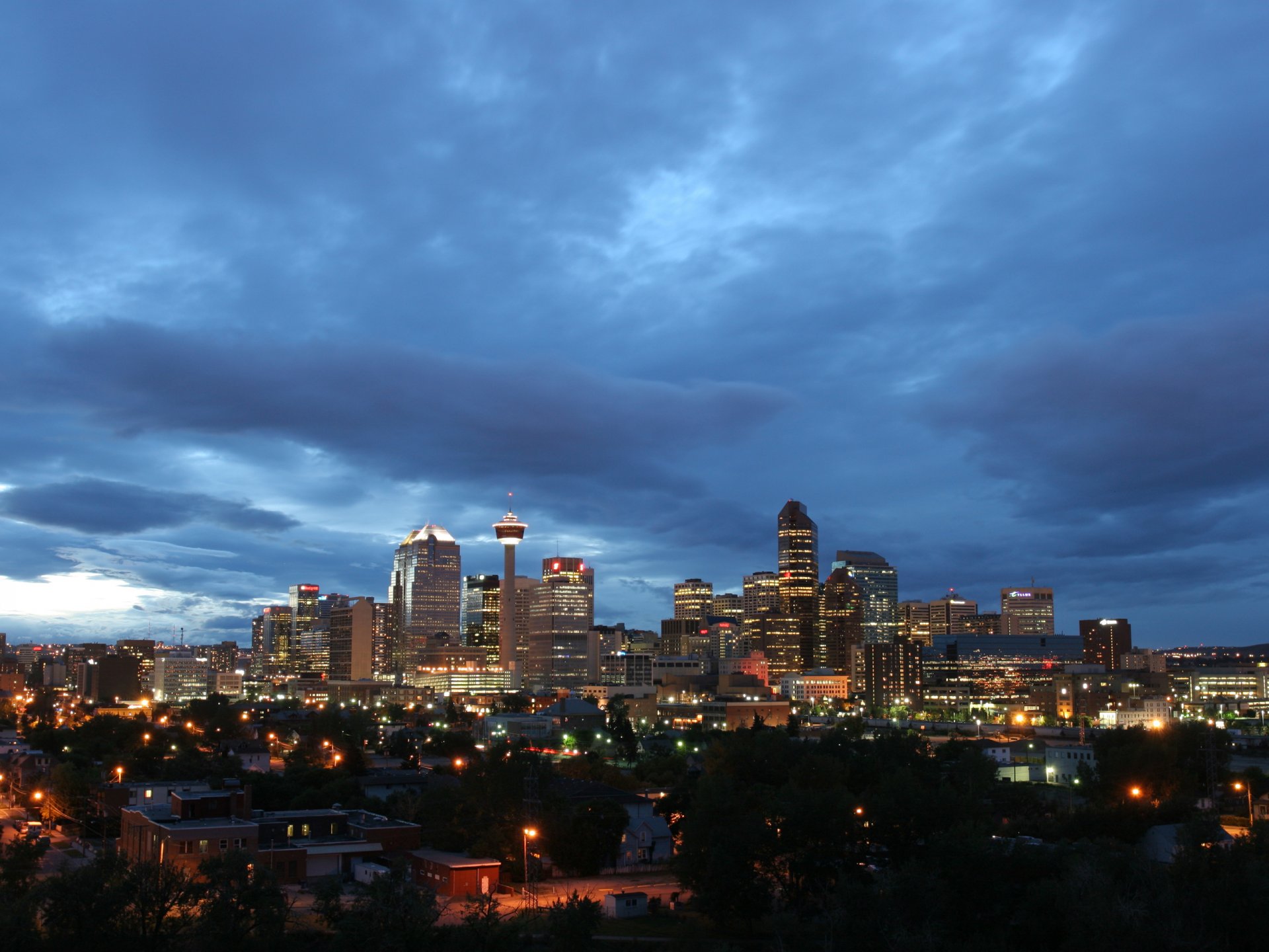 canadá calgary luces noche crepúsculo azul cielo