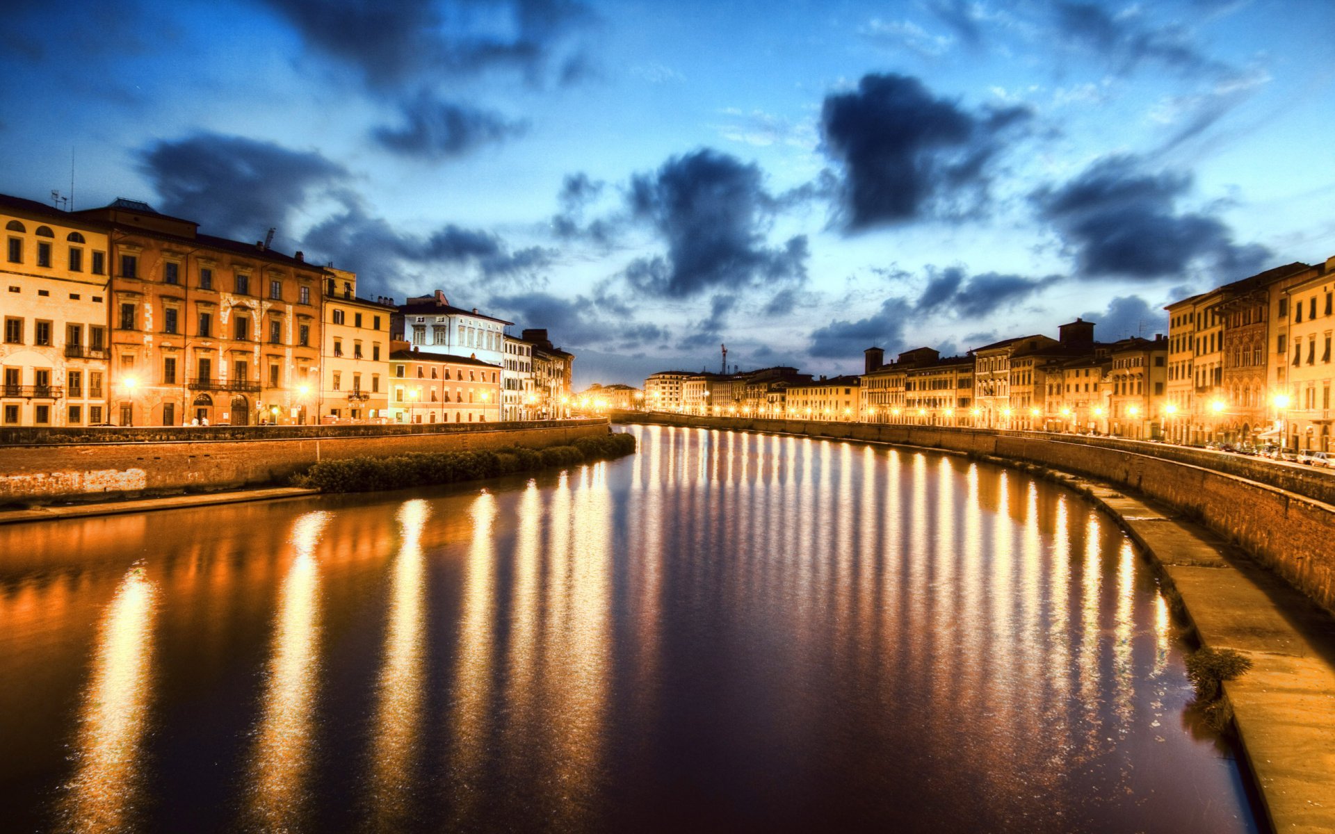 italia pisa fiume arno notte