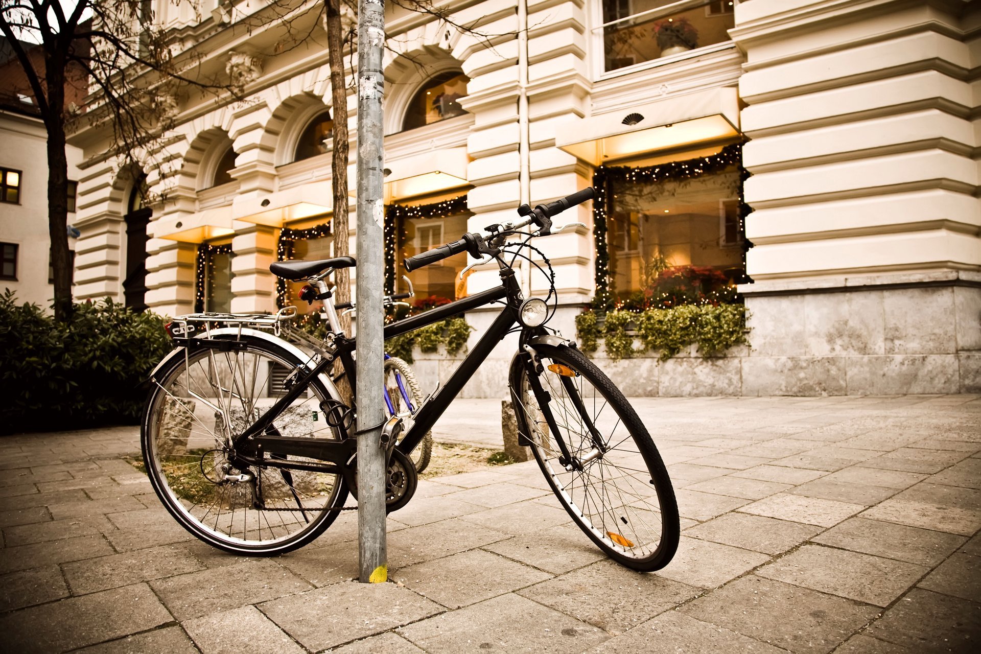 bicicleta calle acera vitrinas